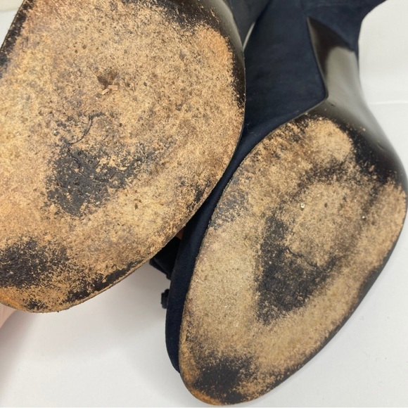 Stuart Weitzman Peep-Toe Ruffle-Bow Heels
Sz 11 - Picture 15 of 16